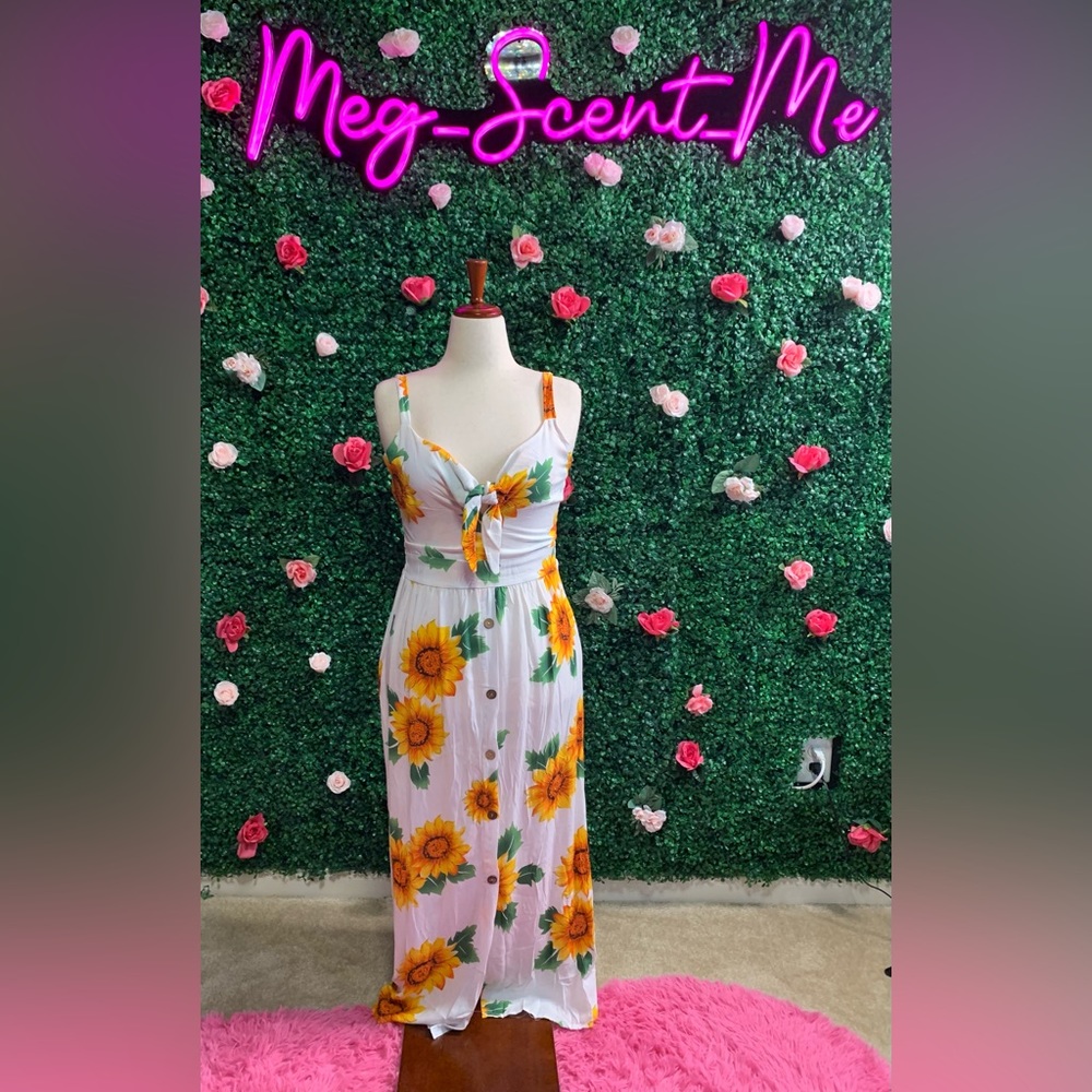 Seven Islands sunflower dress! Brand new never worn ! Size medium